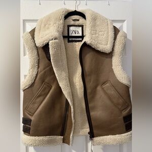 BRAND NEW VIRAL Zara Sherpa Leather Vest Size M